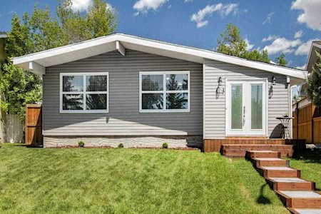 11256 Braniff Green SW Calgary, AB T2W 1S1