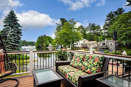 17 Temple Avenue Hudson, MA 01749