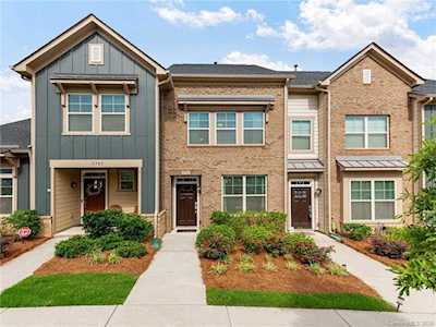 2707 Tranquil Oak Place Charlotte, NC 28206