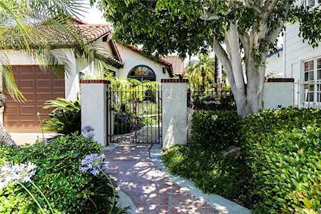 6355 Princeville Circle Huntington Beach, CA 92648