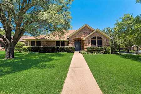 6845 Inwood Drive North Richland Hills, TX 76182