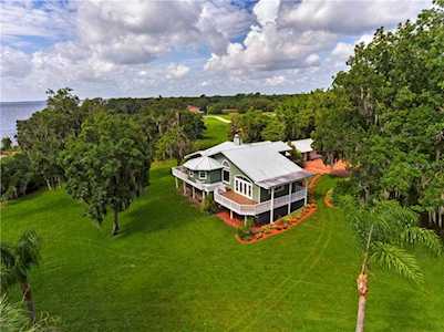 2612 Lake Front Dr Lake Wales, FL 33898