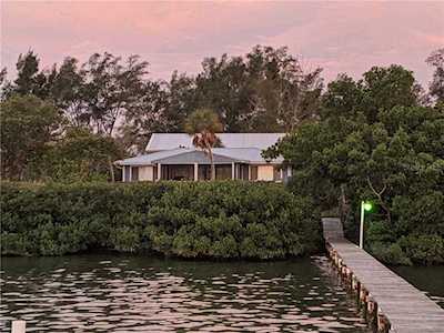 9010 Seagrape Ln Placida, FL 33946