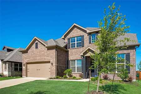 2704 Prairie Trail Avenue Aubrey, TX 76227