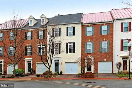 5028 Grimm Dr Alexandria, VA 22304