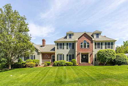 7 St Thomasmore Dr Winchester, MA 01890