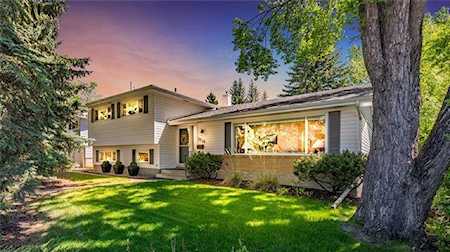 3716 Underhill Dr NW Calgary, AB T2N 4G1