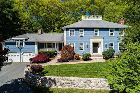 144 Bear Hill Rd North Andover, MA 01845