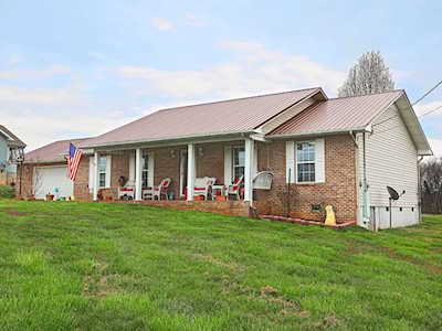 110 Florence Cir Dandridge, TN 37725