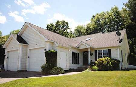 19 Surrey Dr #19 Uxbridge, MA 01569