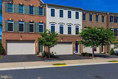 26071 Huntwick Glen Square Aldie, VA 20105