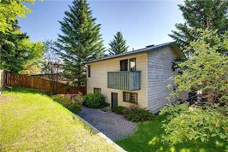 23 Shawmeadows Rise SW Calgary, AB T2Y 1C5