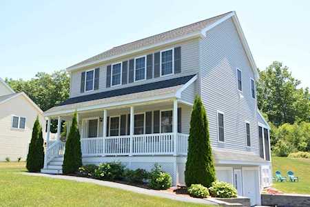 15 Eileen Ave Clinton, MA 01510