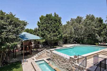 502 Luna Vista Dr The Hills, TX 78738