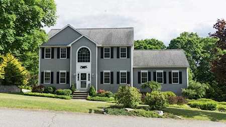 19 Nathan Dr Clinton, MA 01510