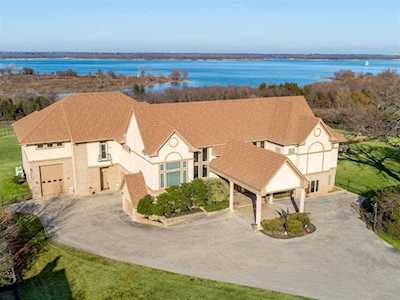 2210 Lakeridge Drive Grapevine, TX 76051