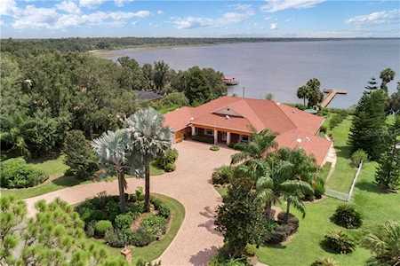 2485 Lake Front Dr Lake Wales, FL 33898