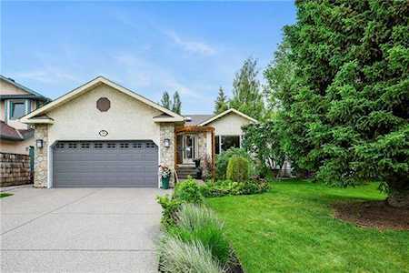 218 Wood Valley Place SW Calgary, AB T2W 5T8