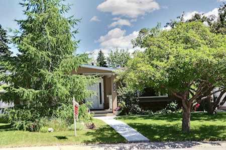 376 Capri Crescent NW Calgary, AB T2L 1B2