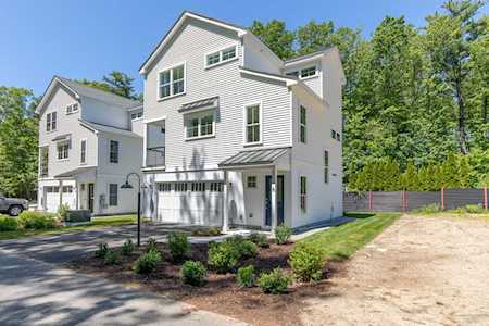 284 Bradley St Saco, ME 04072