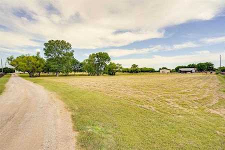 5898 Saddle Court Justin, TX 76247