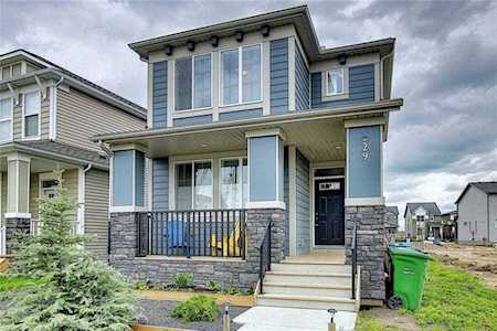 29 Legacy Glen Way SE Calgary, AB T2X 4E5