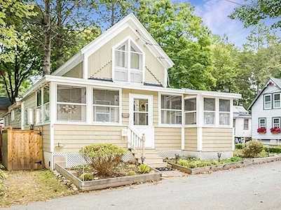 33 Mudge Ave Hamilton, MA 01982