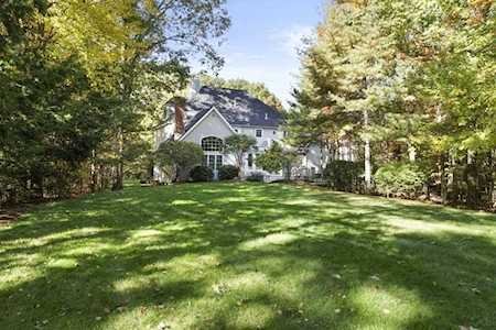 28 Elizabeth Rd Hopkinton, MA 01748