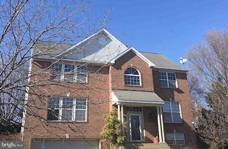 1902 Roxburgh Ct Hyattsville, MD 20783