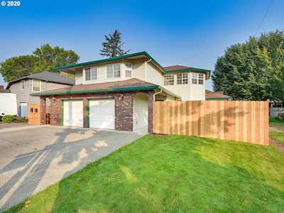 1635 SE 4th St Gresham, OR 97080