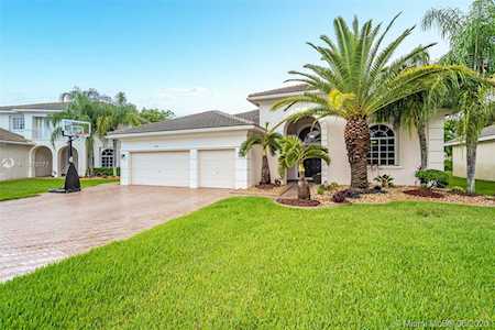 6883 SW 194th Ave Pembroke Pines, FL 33332