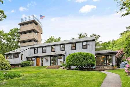 14 Coolidge Point Manchester, MA 01944