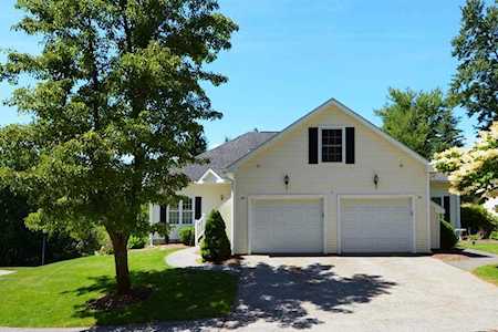 28 William Onthank Ln #28 Southborough, MA 01772