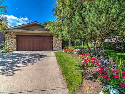 612 Varsity Estates Place NW Calgary, AB T3B 3C2