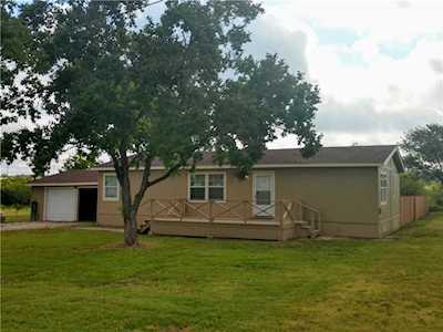 1049 Country Folks Ln Buda, TX 78610