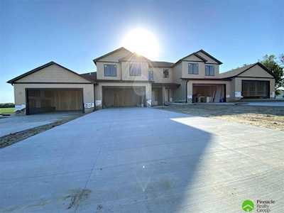 609 Garrett Place Hickman, NE 68372