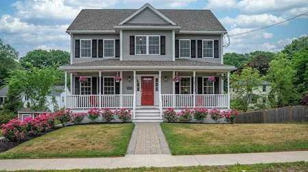 41 Elmwood St Maynard, MA 01754