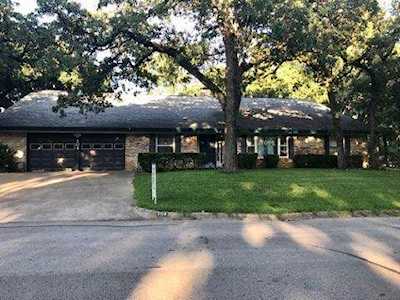 304 Glenn Drive Hurst, TX 76053