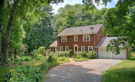 25 Sweetwater Ave Bedford, MA 01730
