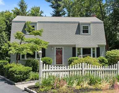 9 Arlington Street Chelmsford, MA 01824