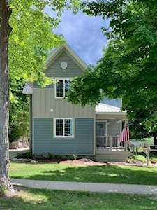 422 E Ellen St Fenton, MI 48430