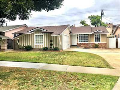 12534 212th Street Lakewood, CA 90715