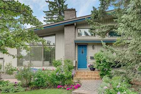 2252 Longridge Dr SW Calgary, AB T3E 5N6