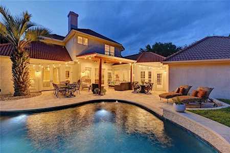 8 Dewdrop Cv The Hills, TX 78738