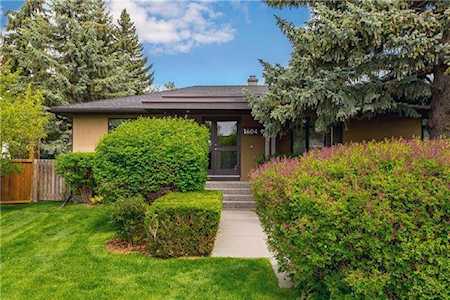 1604 49 Ave SW Calgary, AB T2T 2T8