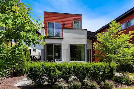 1424 Hinoki Walk NE Issaquah, WA 98029