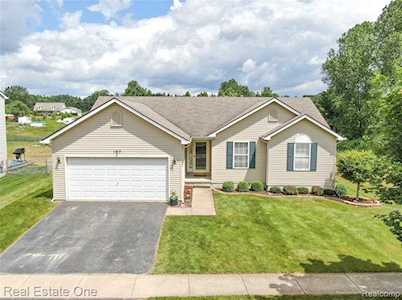 197 Coyote Ct Pinckney Vlg, MI 48169