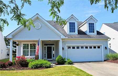 377 Clearbrook Dr Avon Lake, OH 44012