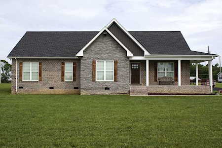 123 Arlis Gene Cir Lafayette, TN 37083