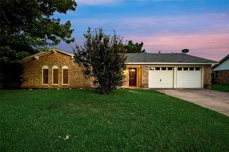 7120 Meadow Park S North Richland Hills, TX 76180